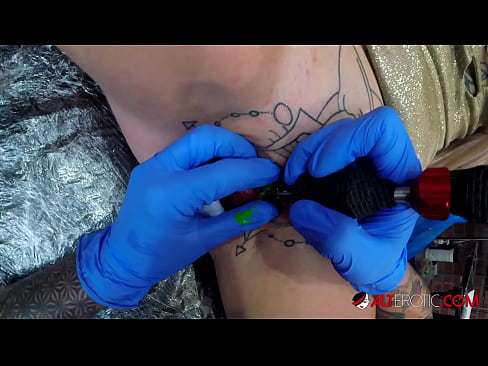 ❤️ Ekstremt tatovert hottie Sully Savage tok en tatovering på klitoris ❌ Hjemmelaget porno ved no.liporno.ru ❌️❤